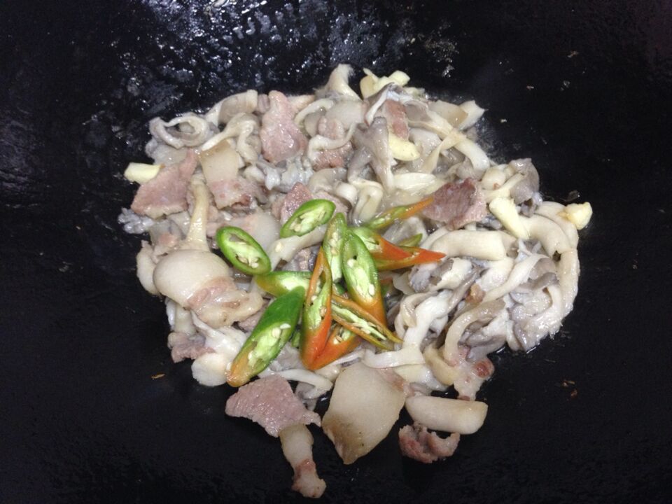 平菇炒肉片