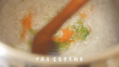 小银鱼蔬菜蛋黄粥