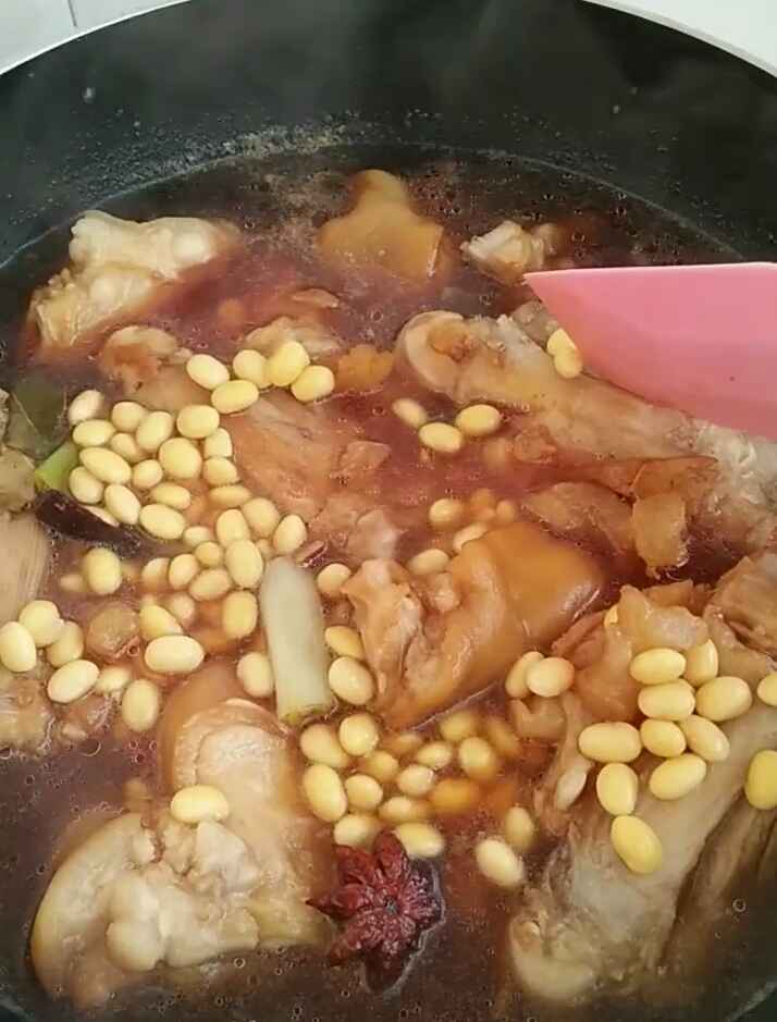 黄豆炖猪蹄