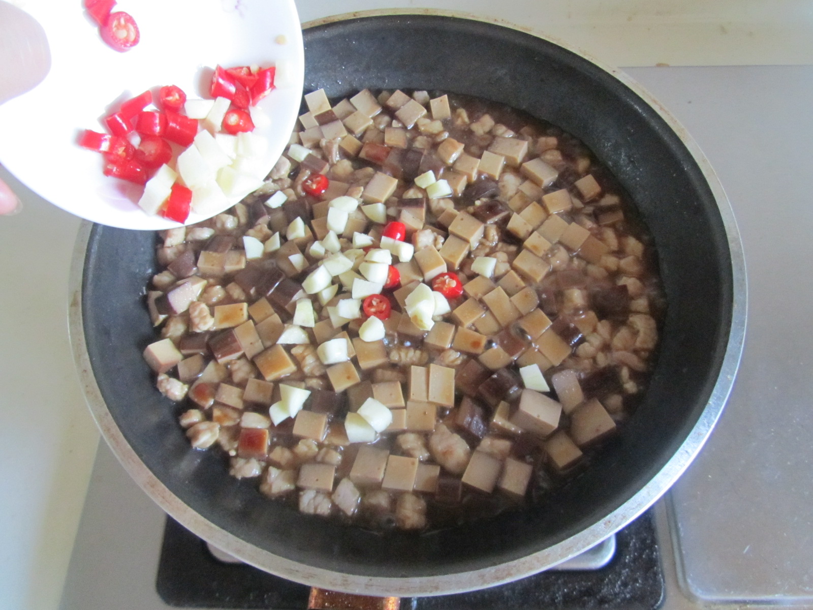 豆米鸡蛋干炒肉丁