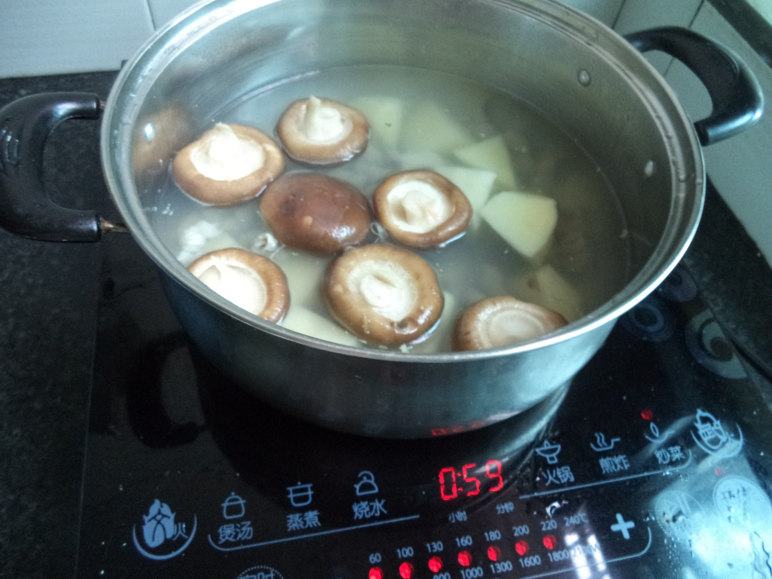 香菇小肠煲汤