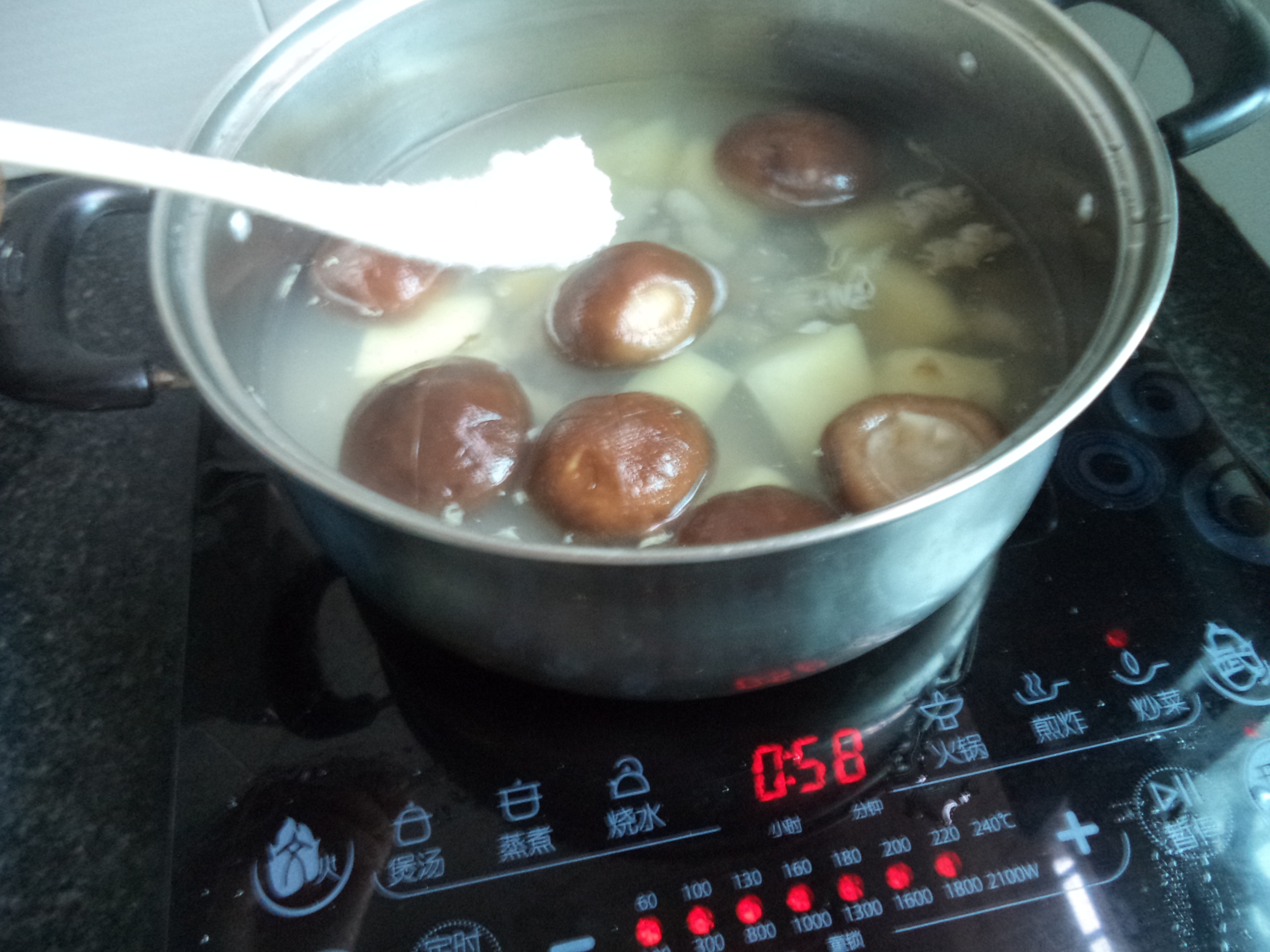 香菇小肠煲汤