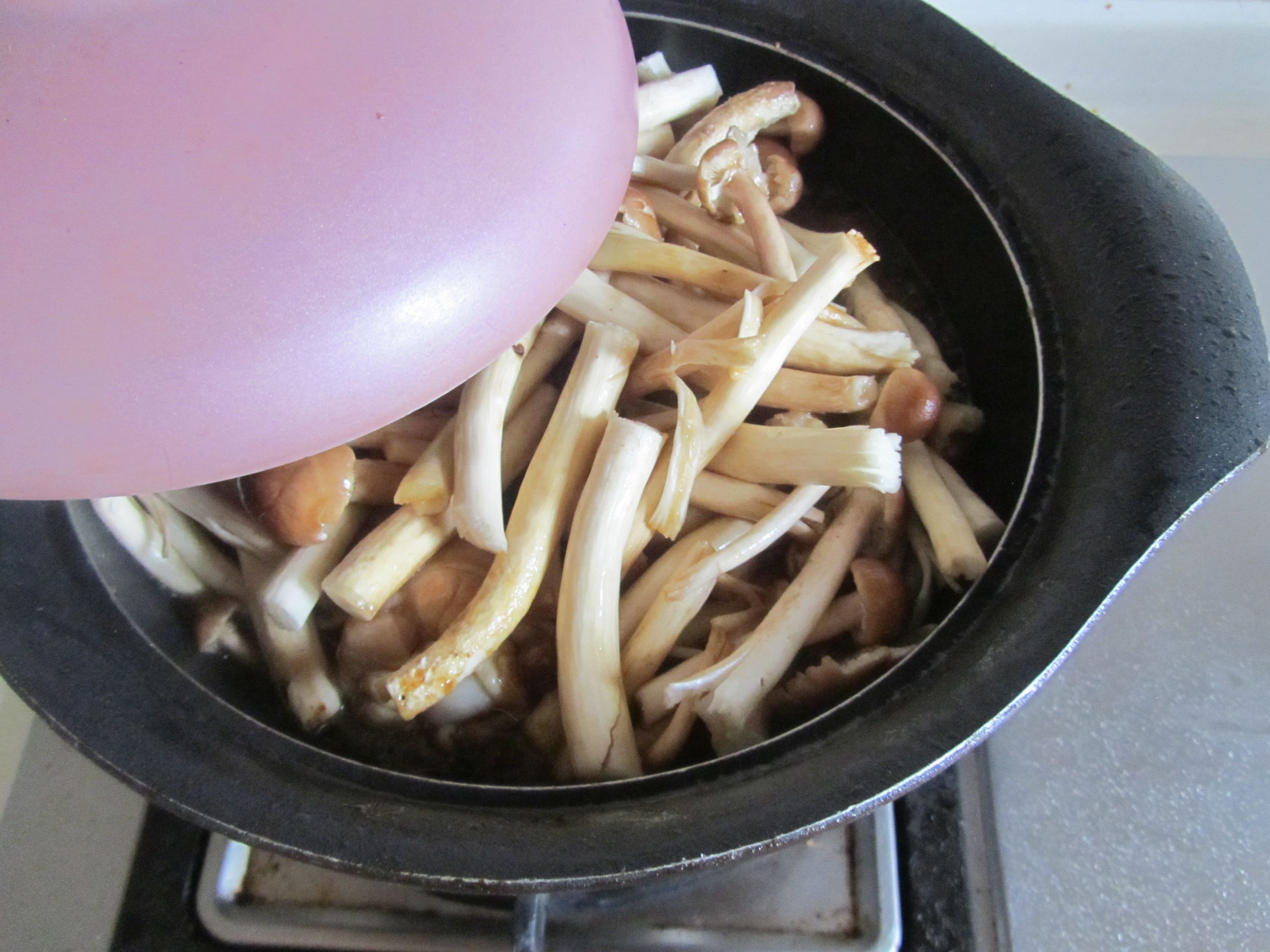 茶树菇烧鸡翅根