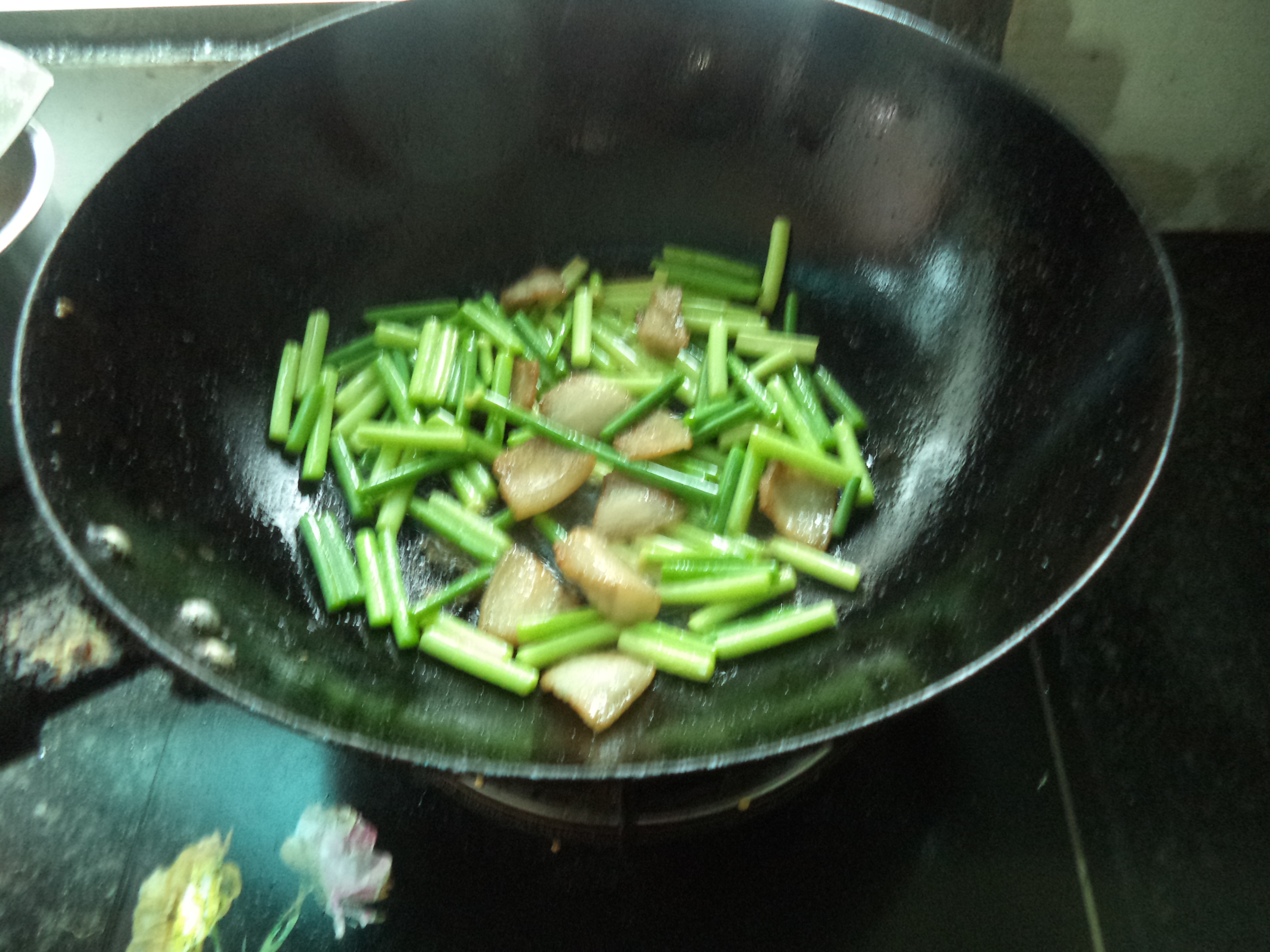 蒜苔五花肉炒粉