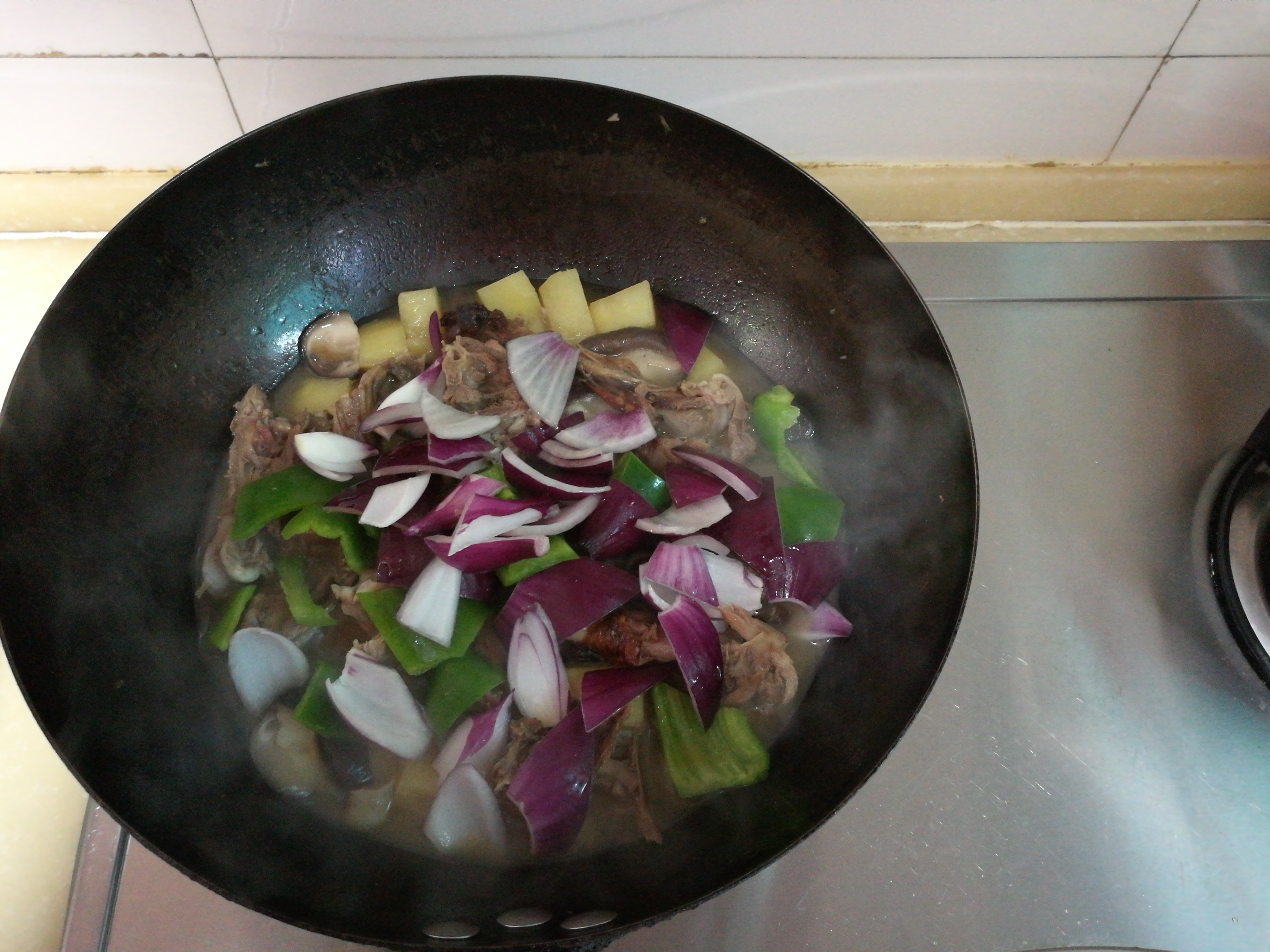 土豆香菇炖鸭架