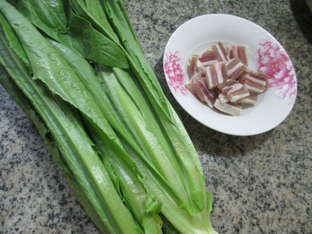 咸肉炒油麦菜