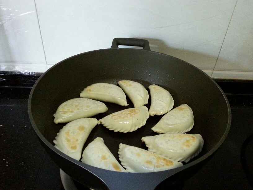 鲜菇韭菜煎饺子