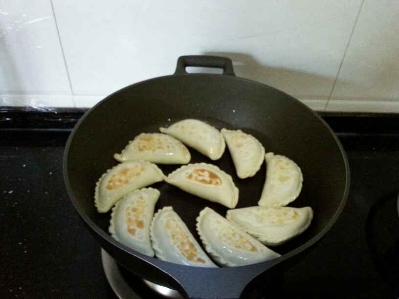 鲜菇韭菜煎饺子