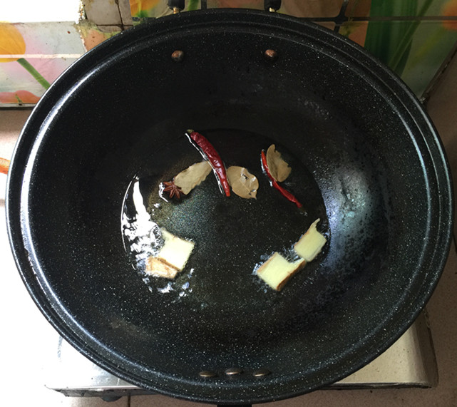 红薯粉焖排骨