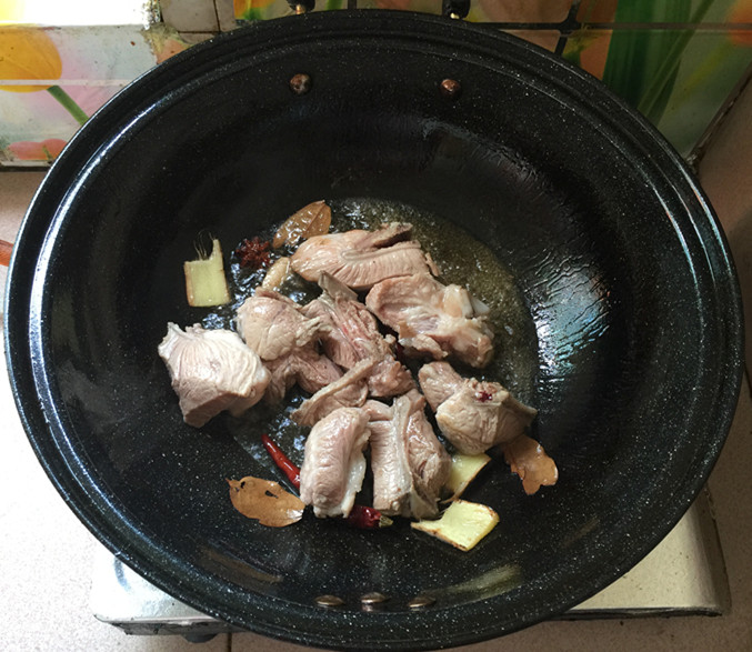 红薯粉焖排骨