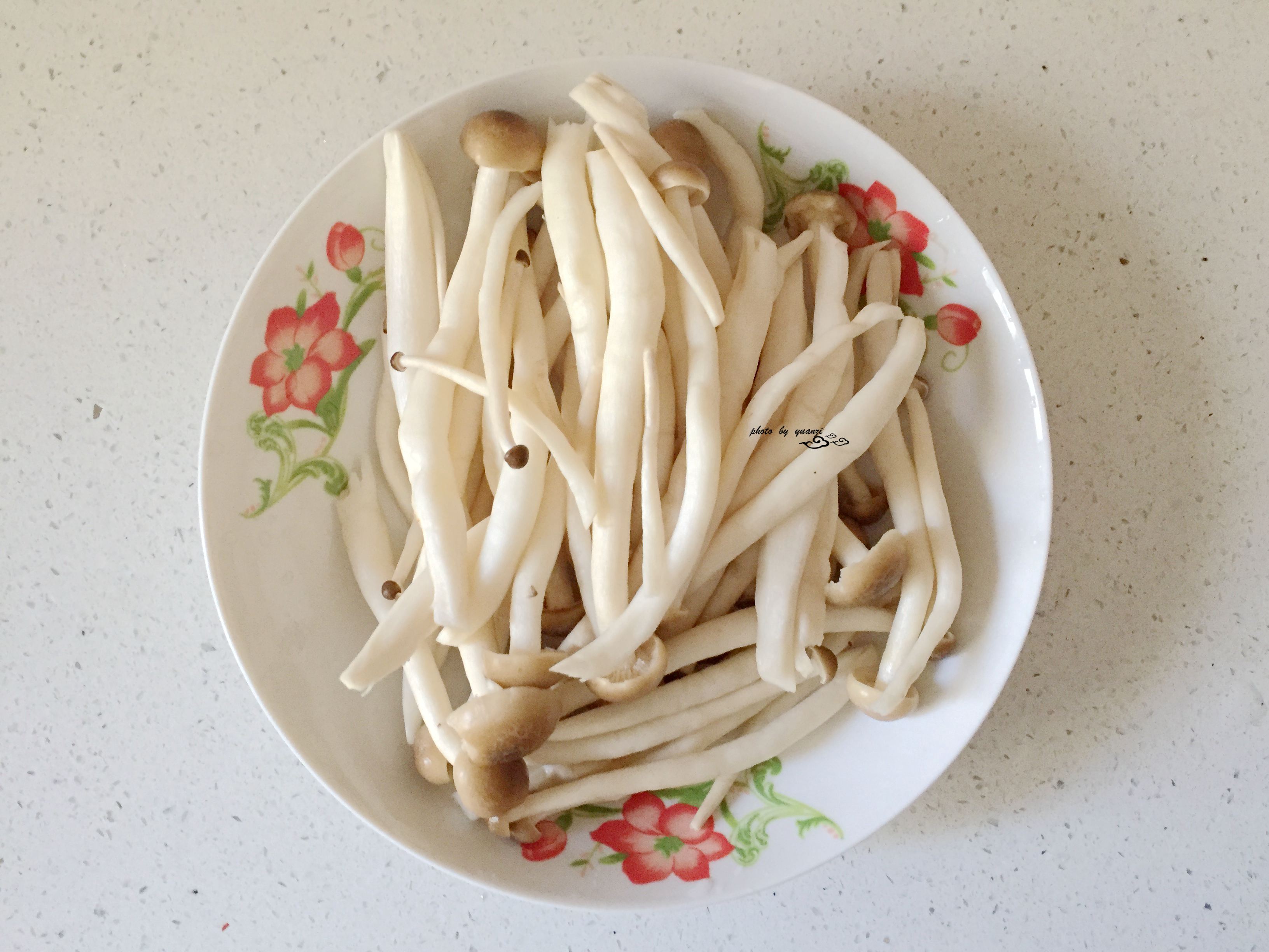 蟹味菇鲫鱼汤