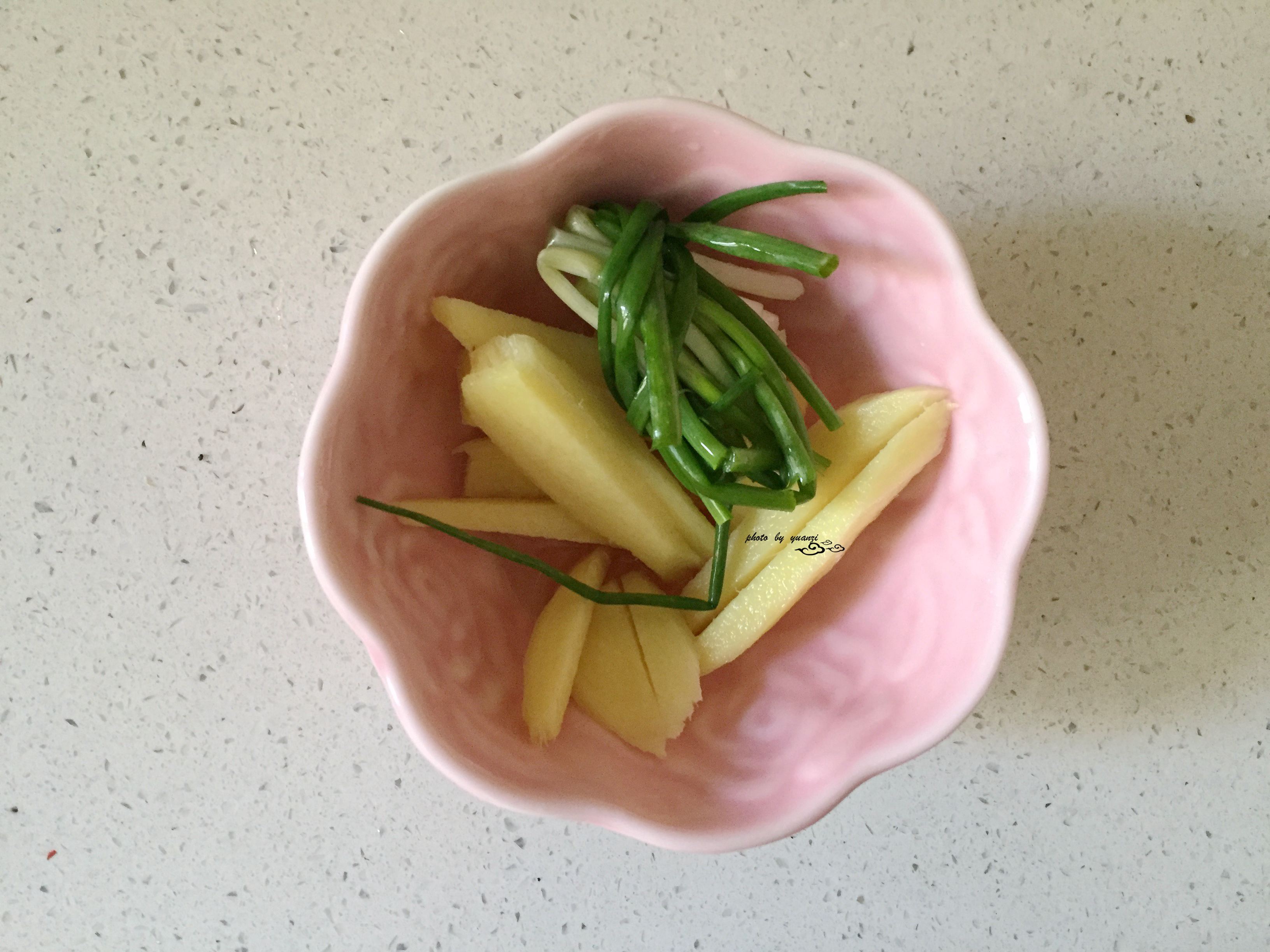 蟹味菇鲫鱼汤