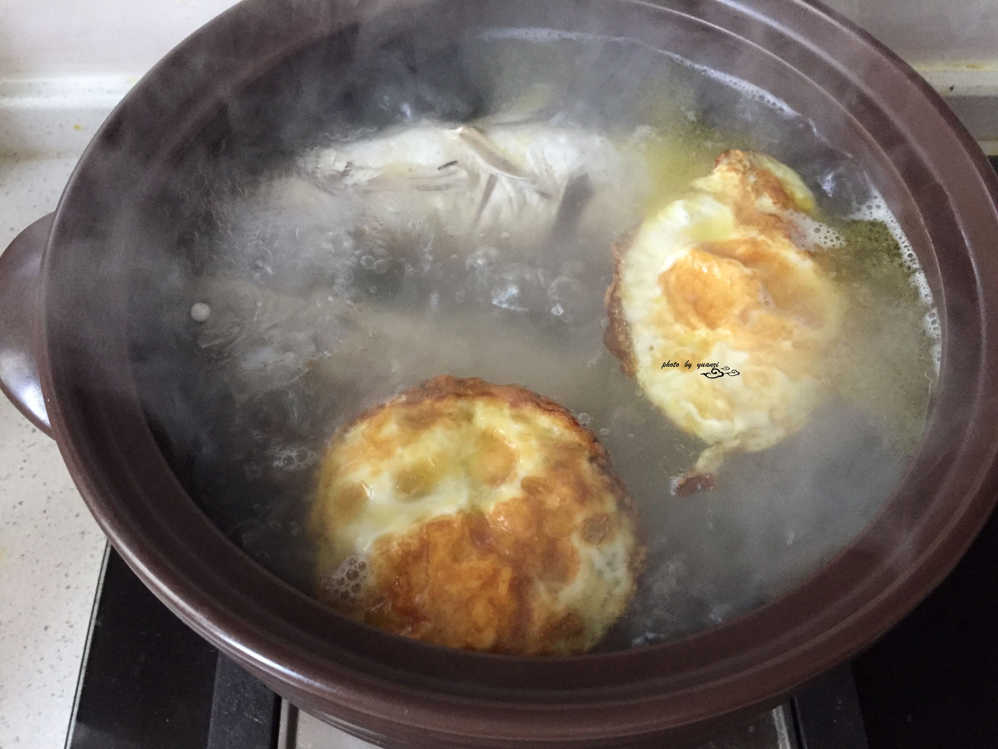 蟹味菇鲫鱼汤