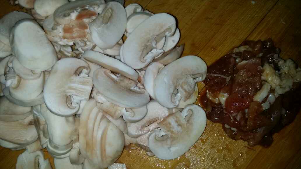 口蘑炒肉
