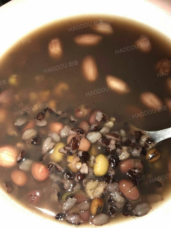 营养红豆花生黑米粥