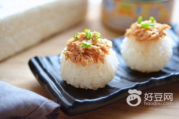 金枪鱼饭团