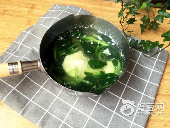 青菜水铺蛋