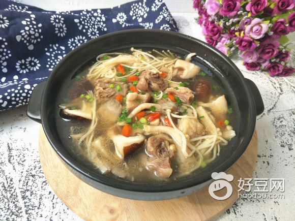 清炖牛肉菌菇汤