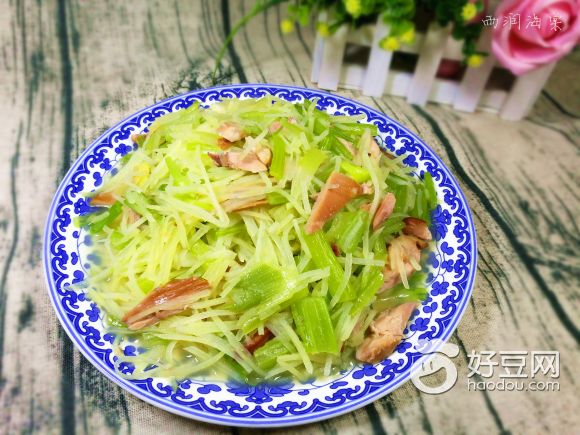 芹菜土豆炒鸡腿肉