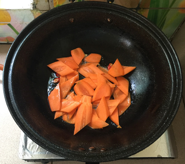 西葫芦红萝卜炒培根