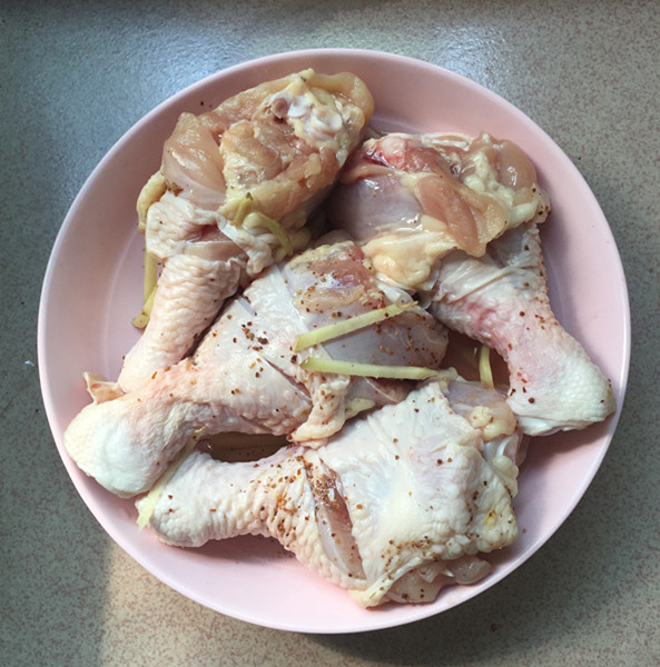 香菇片耳焖烧鸡腿