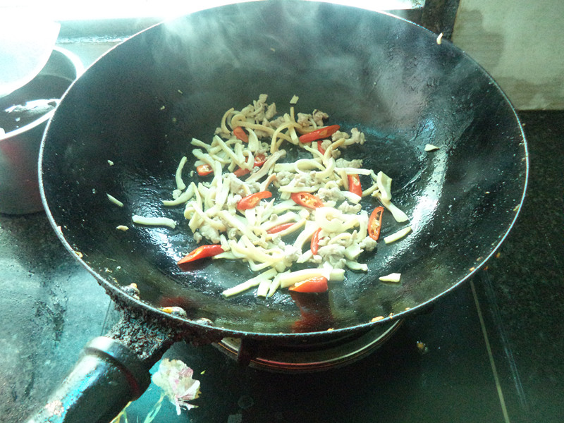 芹菜鱿鱼豆腐丝