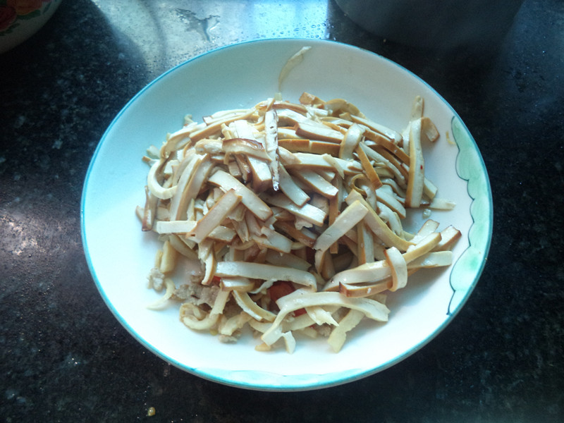 芹菜鱿鱼豆腐丝