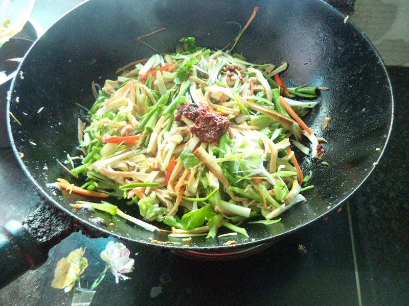芹菜鱿鱼豆腐丝