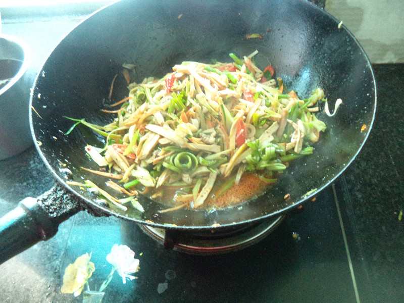 芹菜鱿鱼豆腐丝