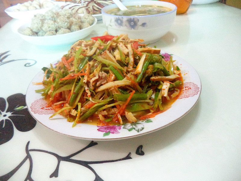 芹菜鱿鱼豆腐丝