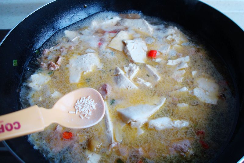 酸辣肉片豆腐汤