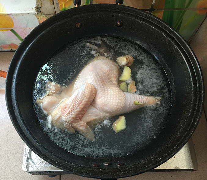莲子红枣砂锅鸡汤