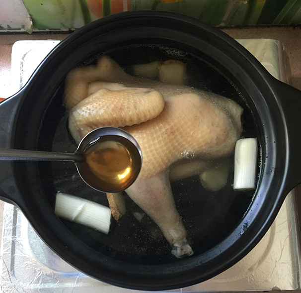 莲子红枣砂锅鸡汤