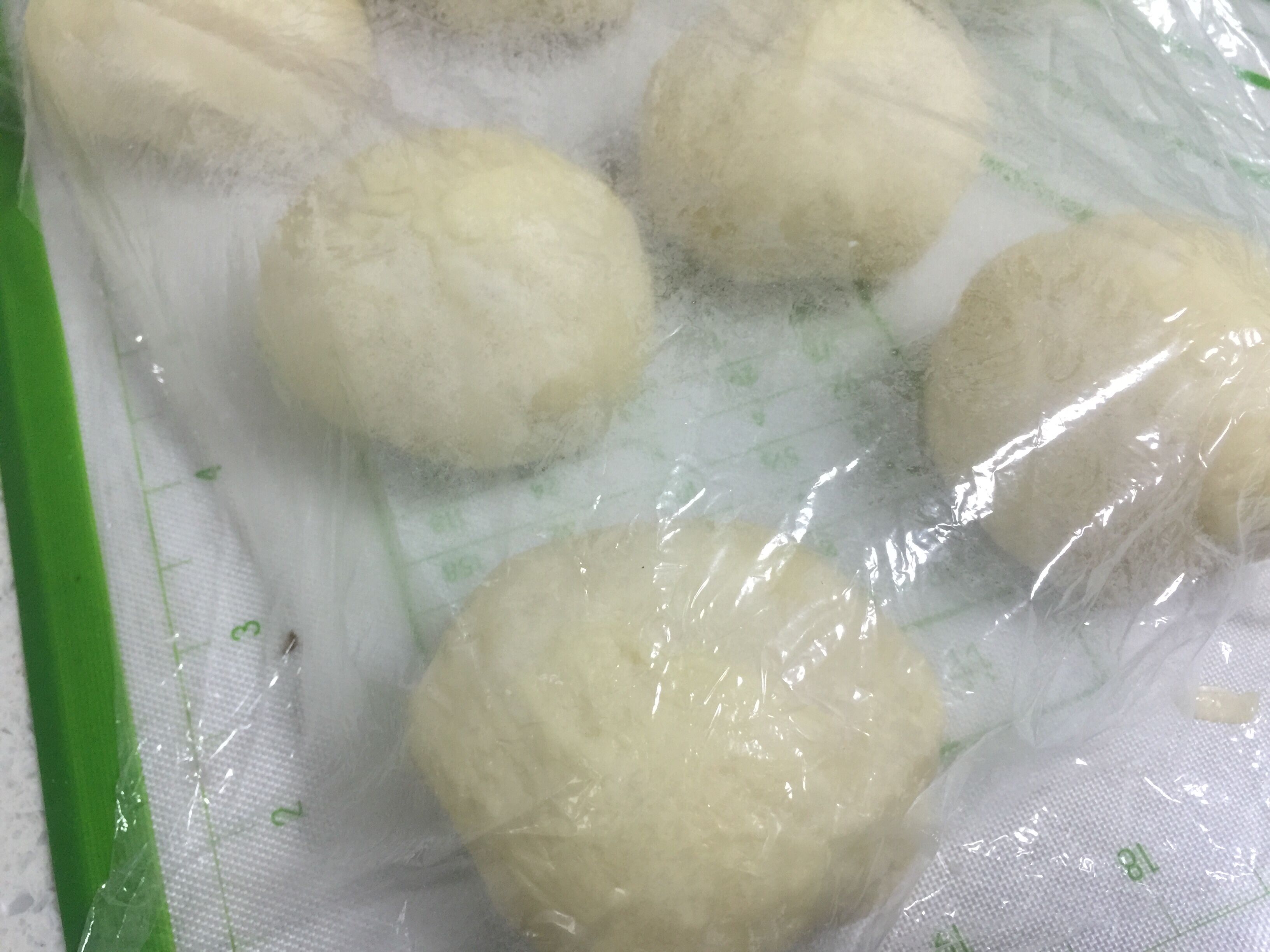 花环形豆沙面包