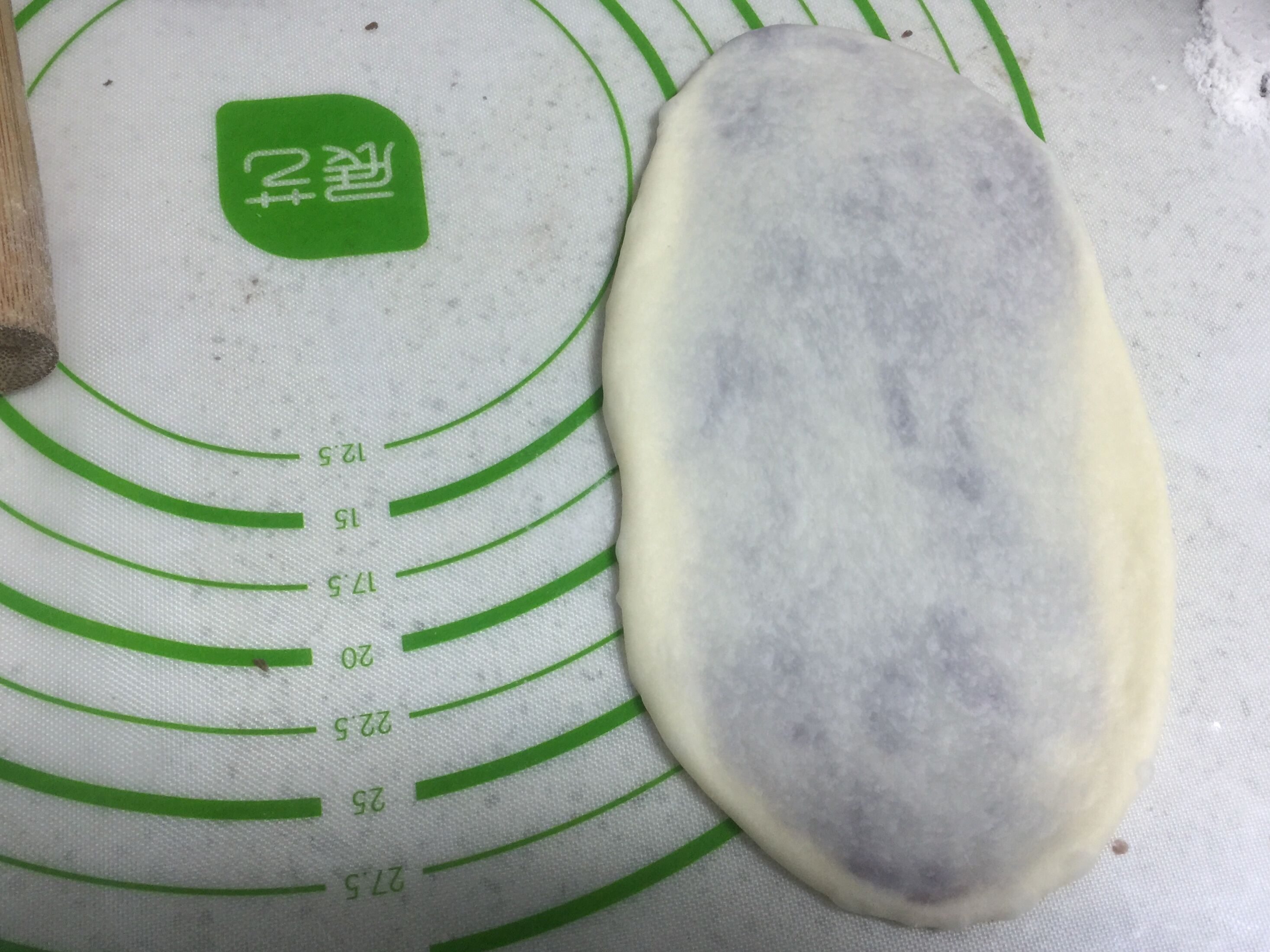 花环形豆沙面包