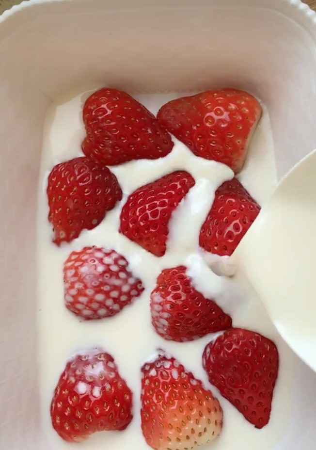 草莓果冻
