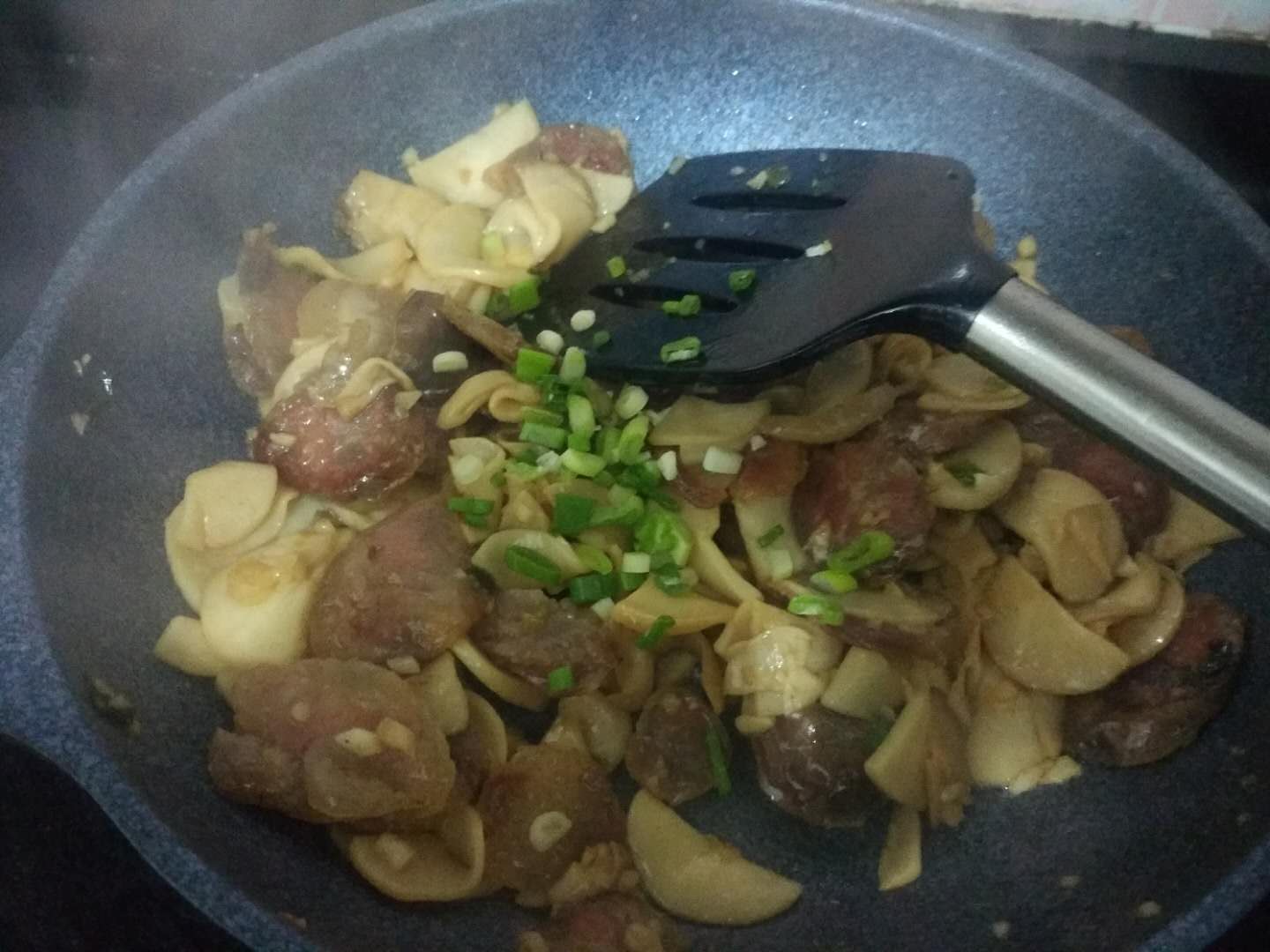 杏鲍茹炒腊肠