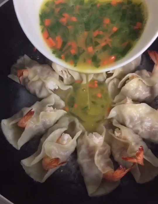 蛋液煎虾饺