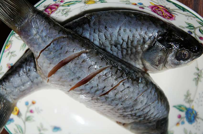 孜然烤鲫鱼