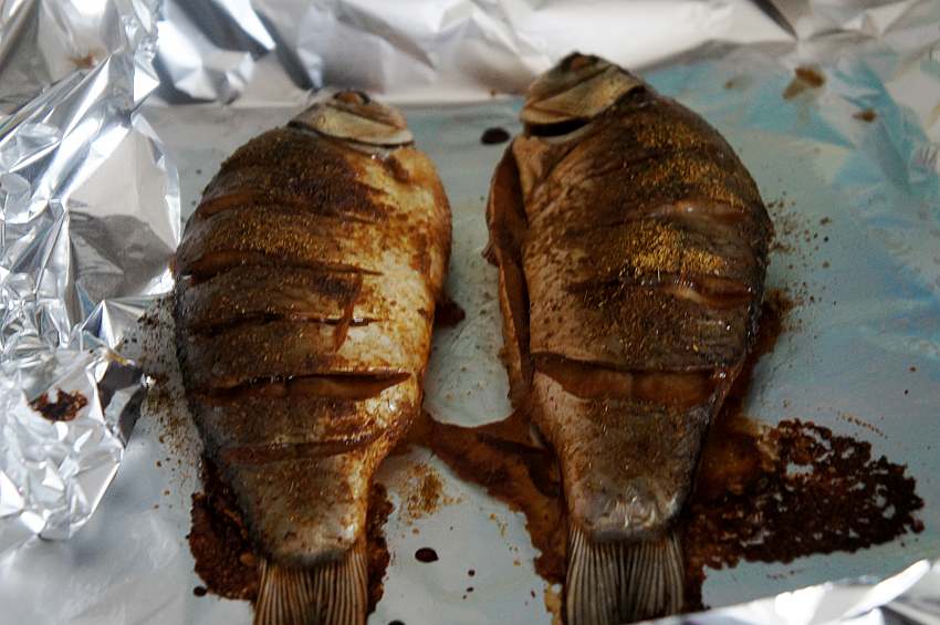孜然烤鲫鱼