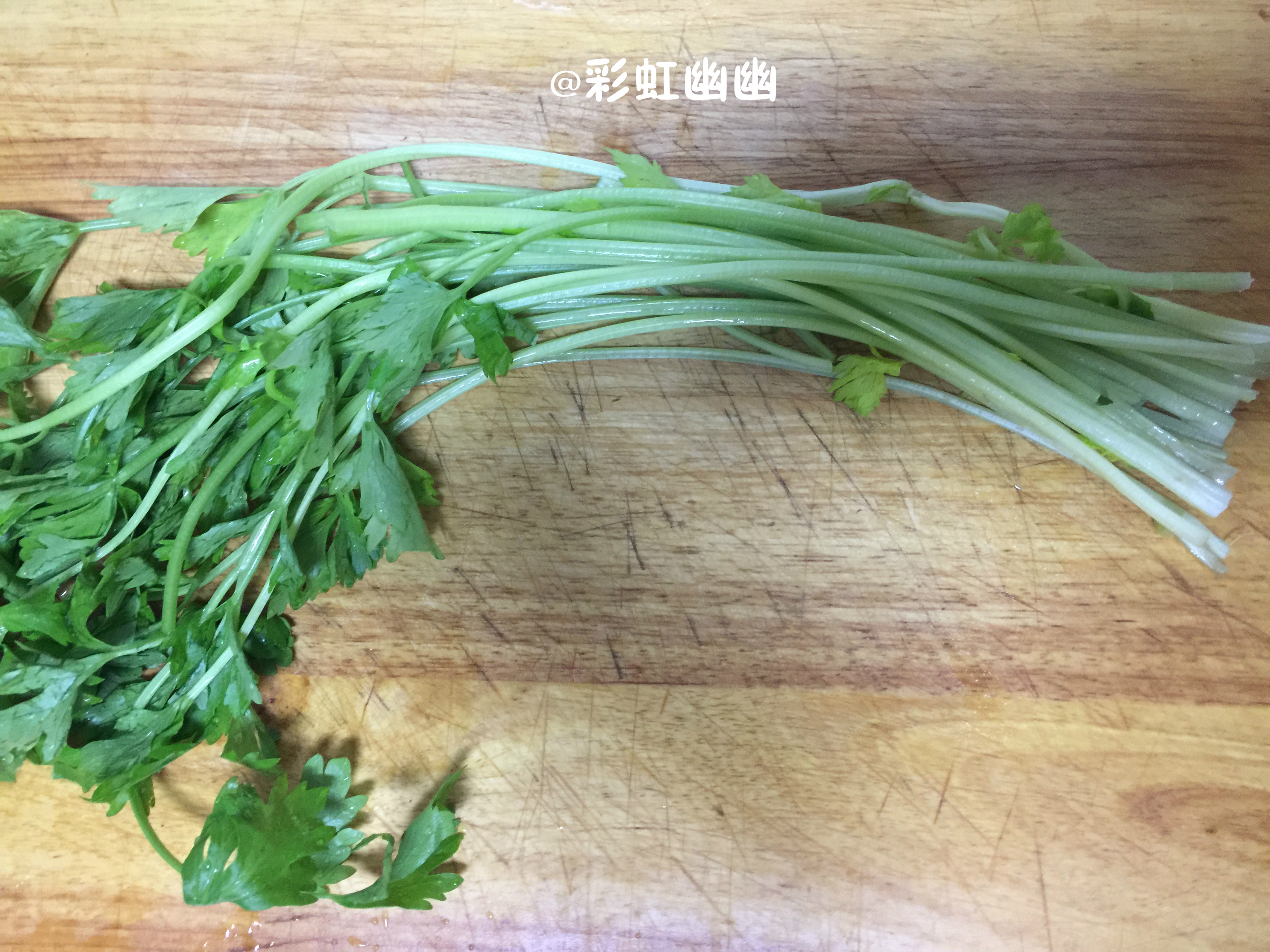 猪肉毛芹菜锅贴