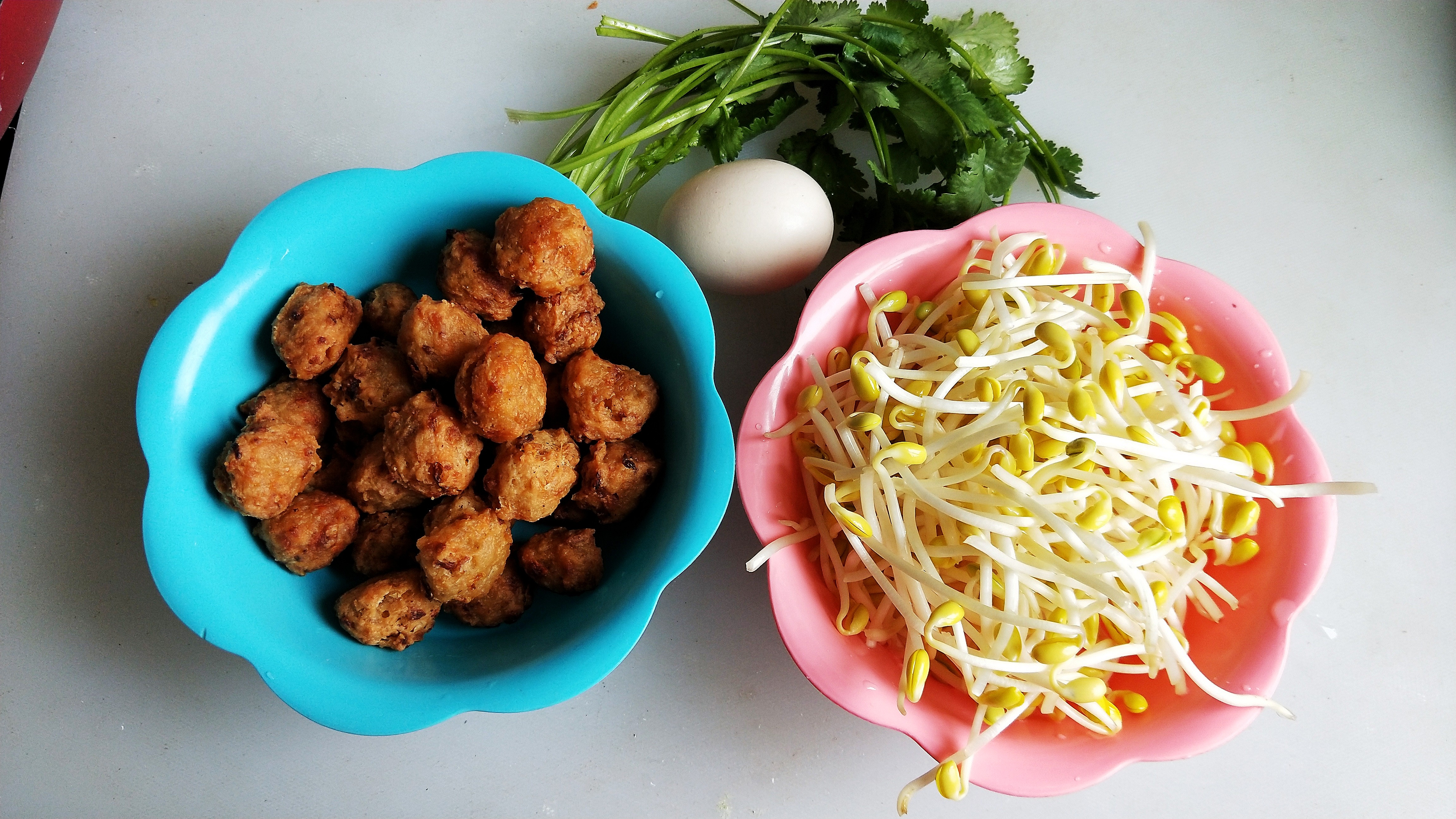 香菜圆子黄豆芽汤