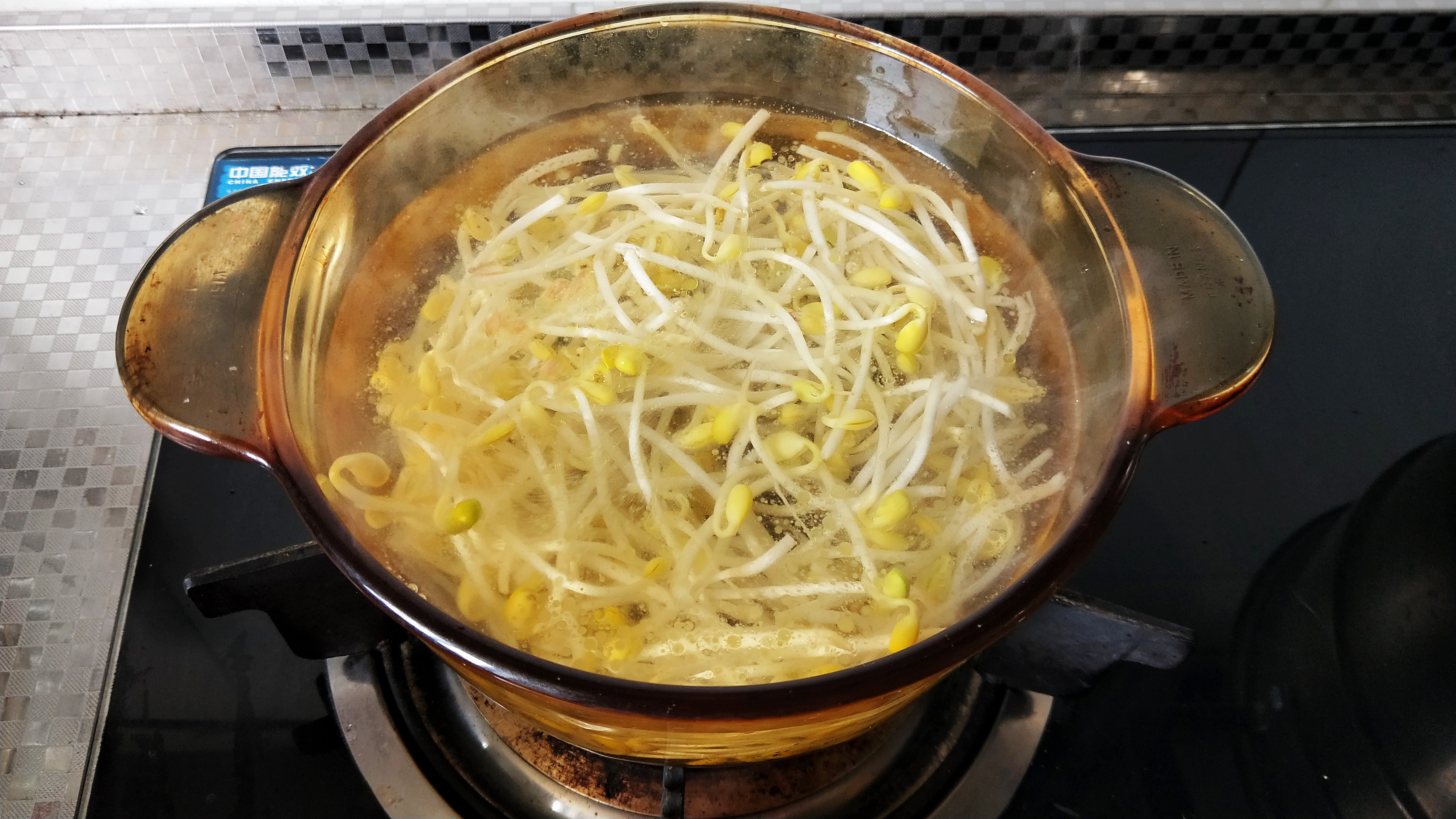 香菜圆子黄豆芽汤