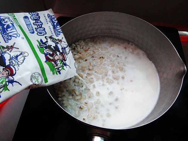 牛奶薏米粥