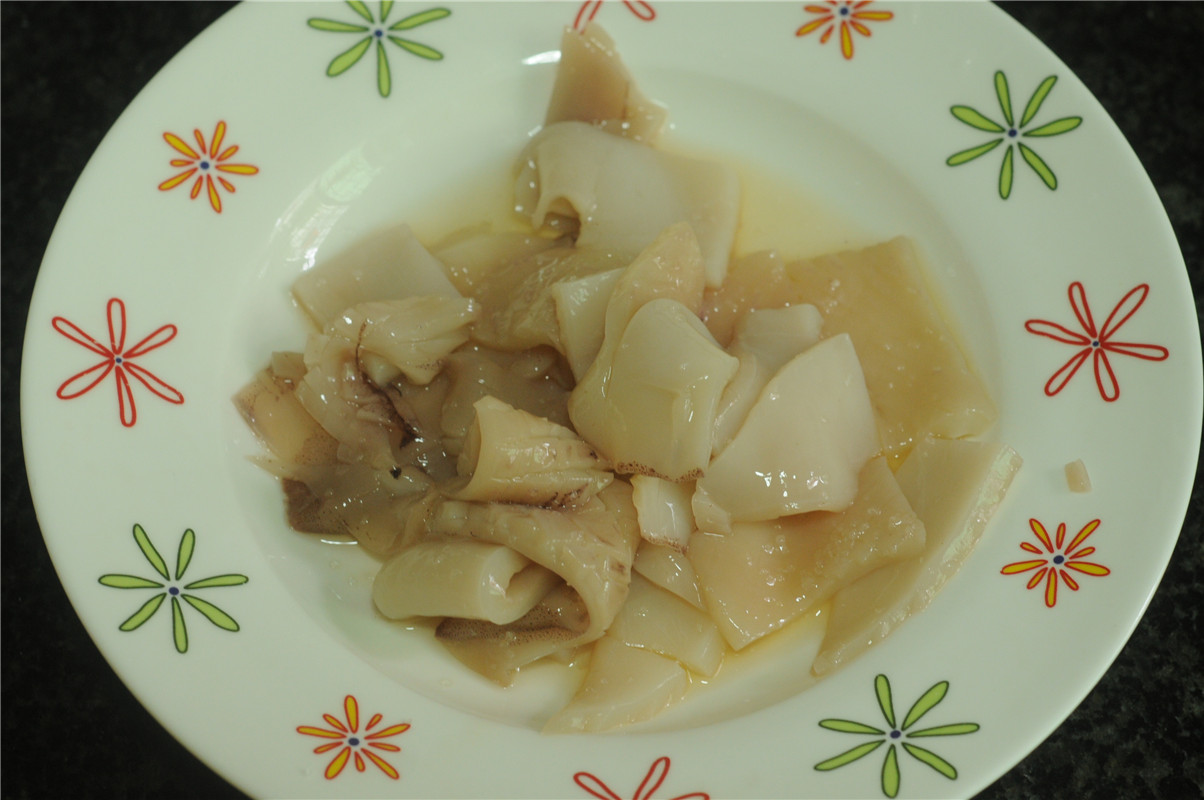 芹菜炒鱿鱼卷