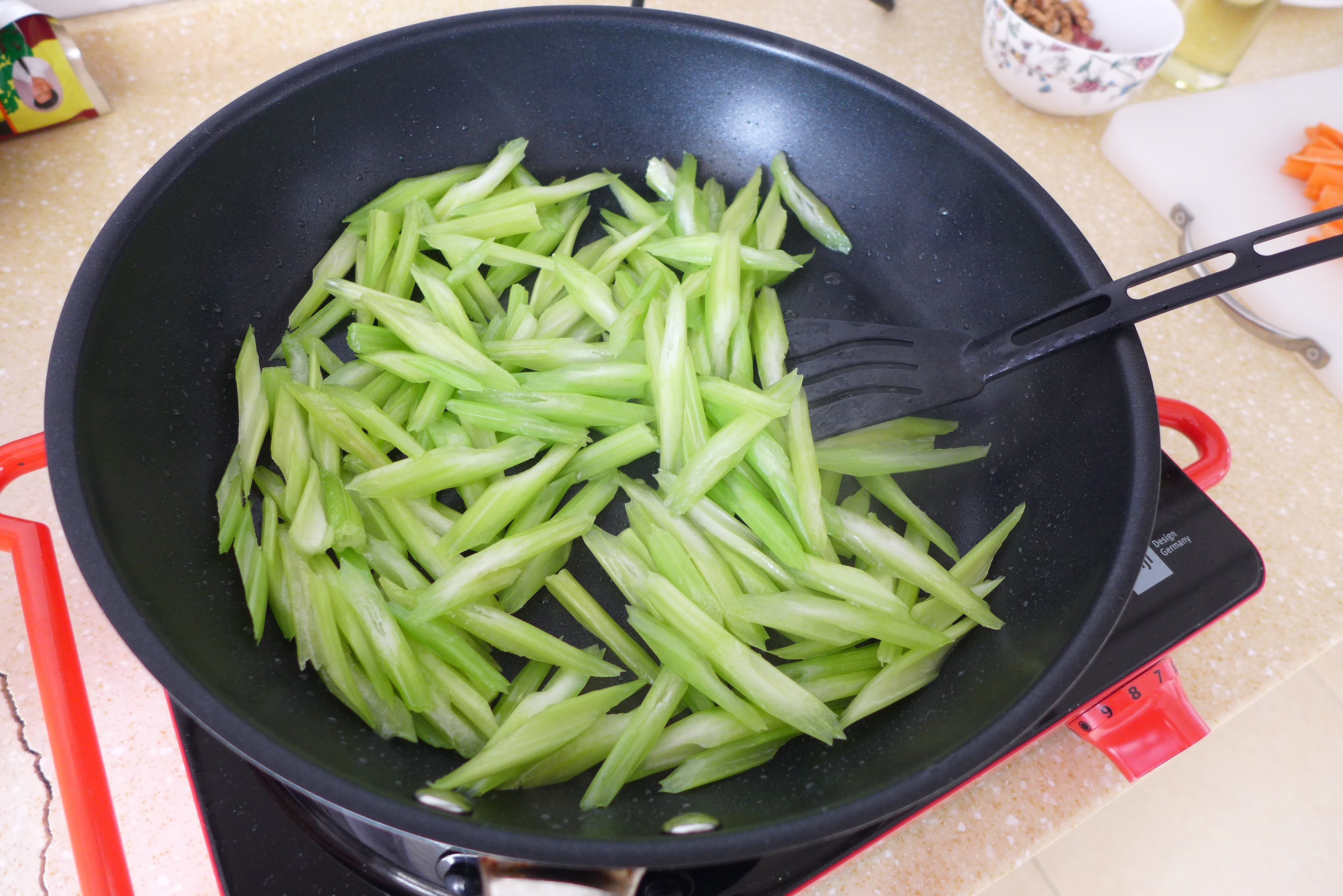 香芹牛肉炒核桃