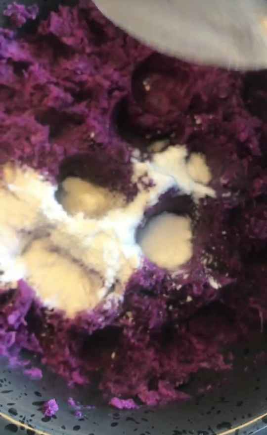 拔丝紫薯饼