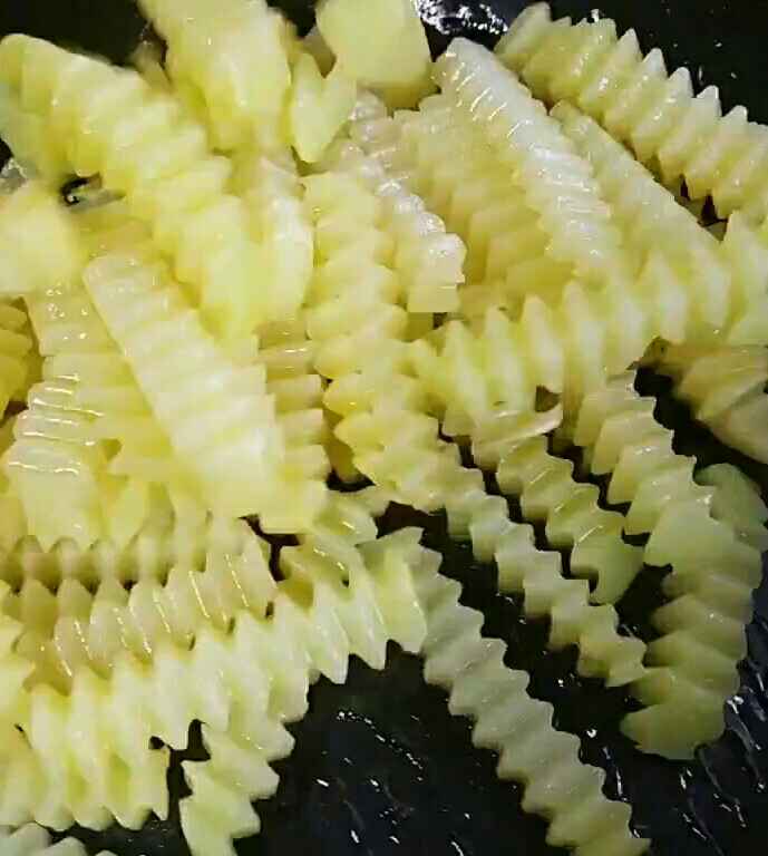 炒狼牙土豆条