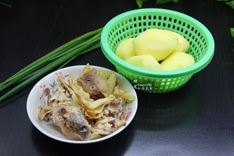 土豆炖鸡骨