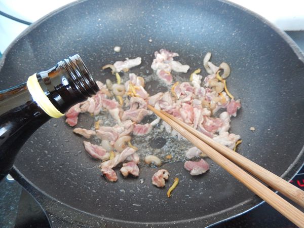 胡萝卜蒜苔炒肉丝